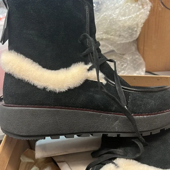 FitFlop Nyssa Suede Ankle Boots Sz 39/8